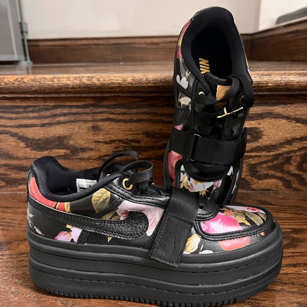 NIKE VANDAL 2K BLACK FLORAL DOUBLE STACK PLATFORM SNEAKER WOMENS SIZE 6